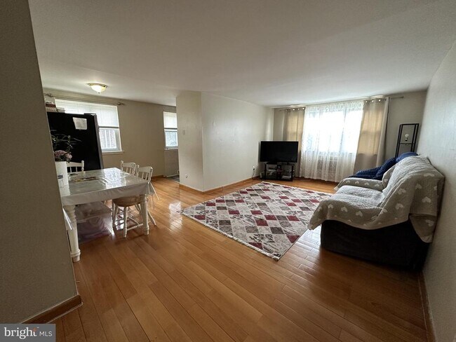 Foto del edificio - 9211 Ashton Rd