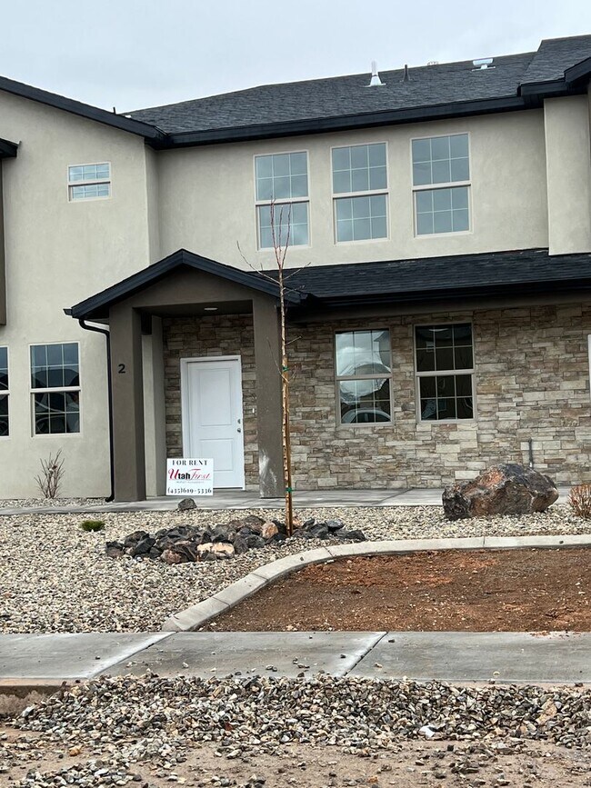 Building Photo - Beautiful Arbor Park Townhome!!