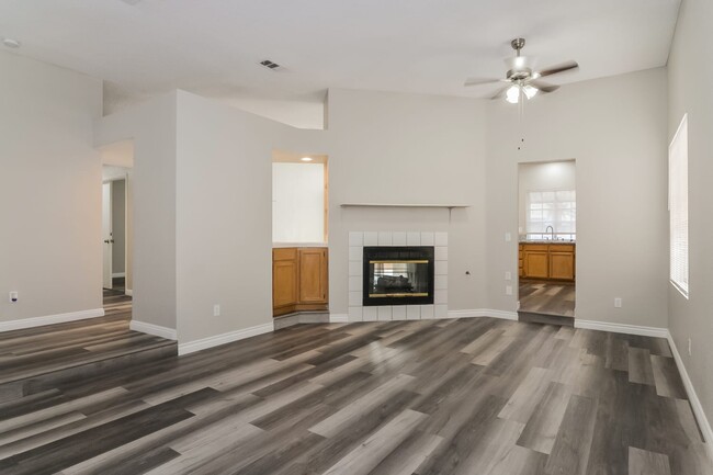 Building Photo - 436 Tiger Lily Way