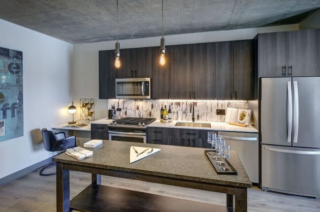 Foto del edificio - 1319 W Lake St