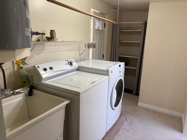 Photo du bâtiment - 17676 57A Av