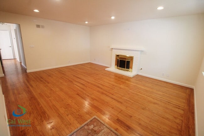 Building Photo - 126 Calado Ave