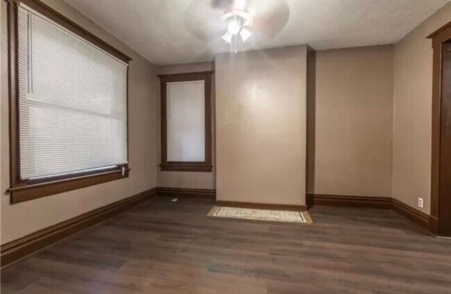 Building Photo - Beautiful 2 Story 3 Bedroom Northeast Home...