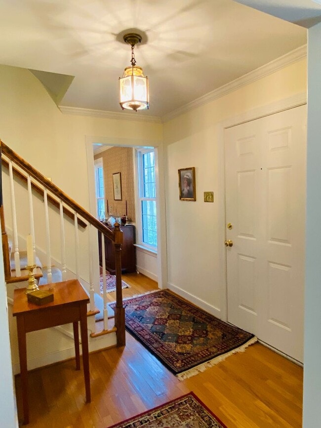 Building Photo - Absolutely Stunning 4bdrm/2.5bth Colonial ...