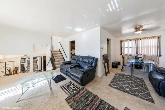 Building Photo - 667 Sullivan Ln