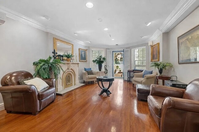 Building Photo - 163 E 71st St