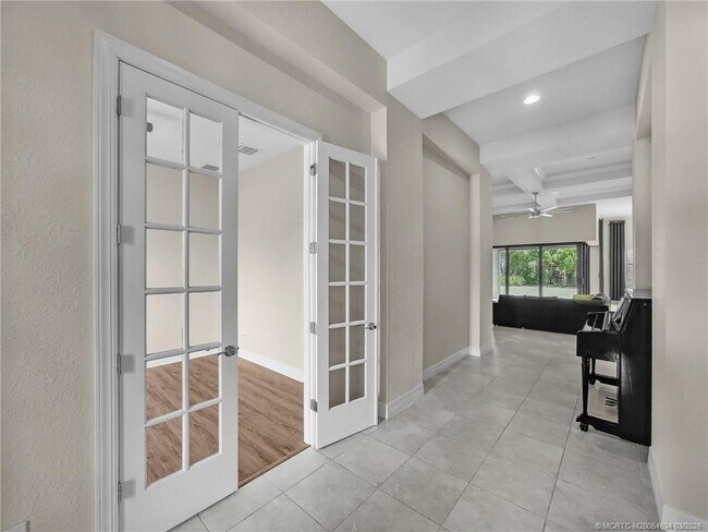 Foto del edificio - 724 SW Sea Green St