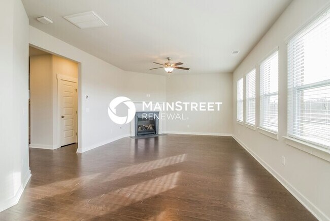 Foto del edificio - 4 Bedroom Pet-Friendly Home in Murfreesboro, TN with Main Street Renewal