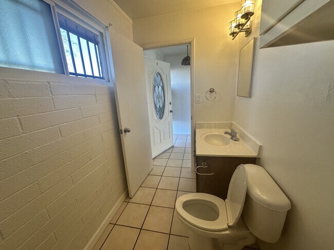 Interior Photo - 2901 East Roosevelt Street