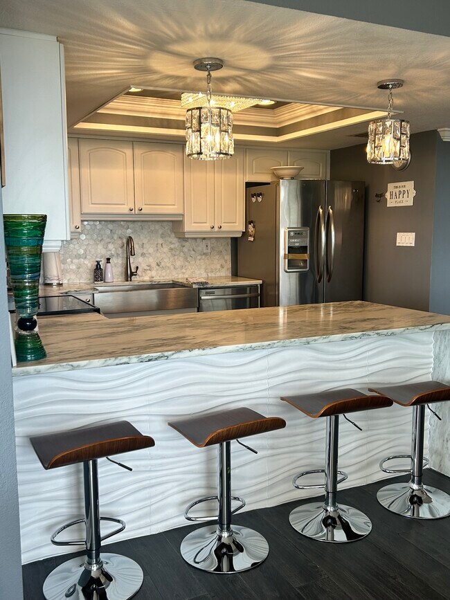 Kitchen - 7650 Bayshore Dr