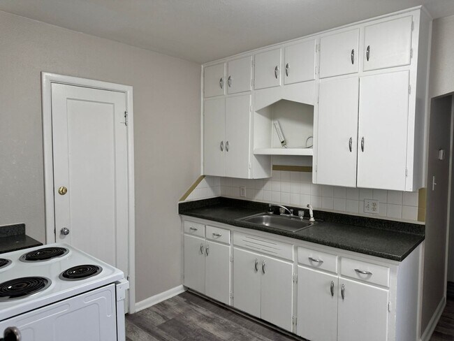 Foto del edificio - 1918/1920/1922 East 16th Street