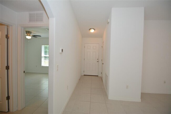 Building Photo - 14 Unimay Ct
