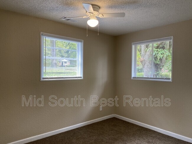 Foto del edificio - 2272 Charjean Rd