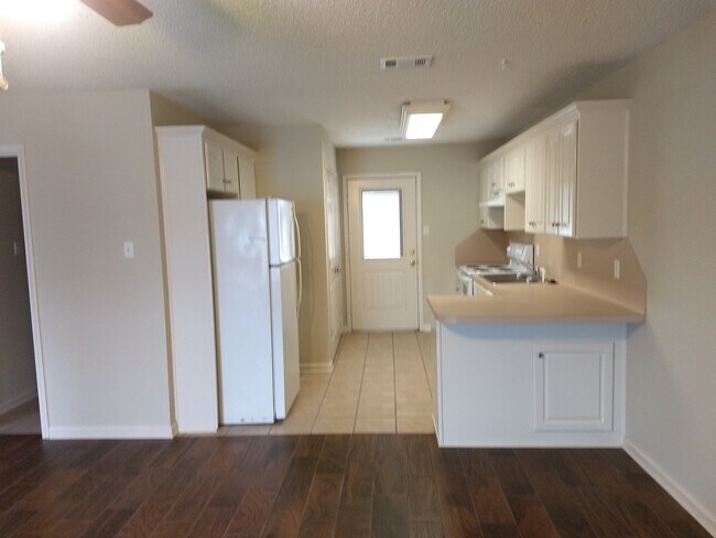 Building Photo - 18 Meadow Cir