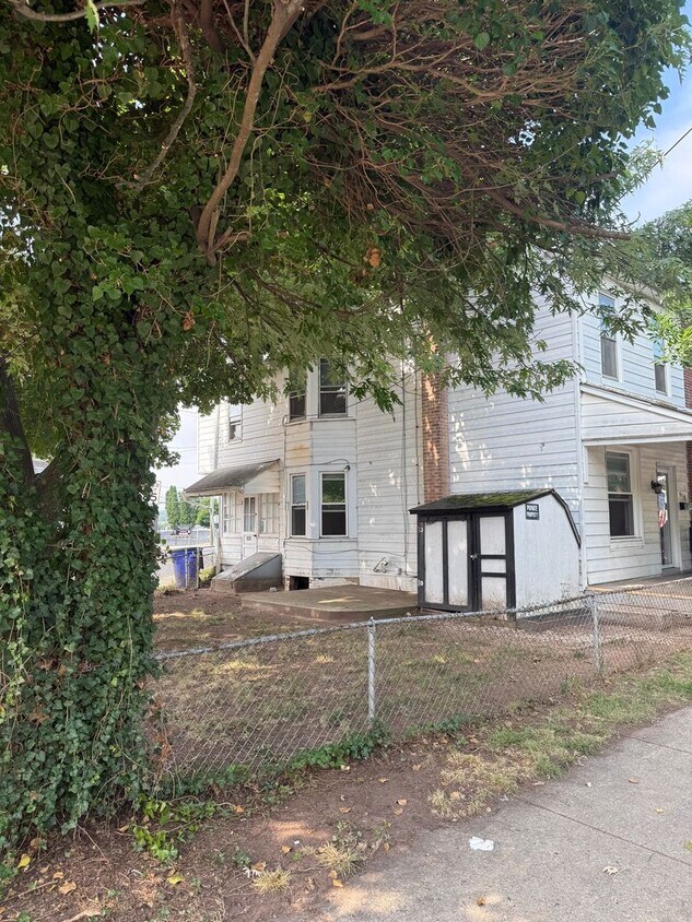Foto del edificio - Spacious 3-bedroom, 1-bath home available now!
