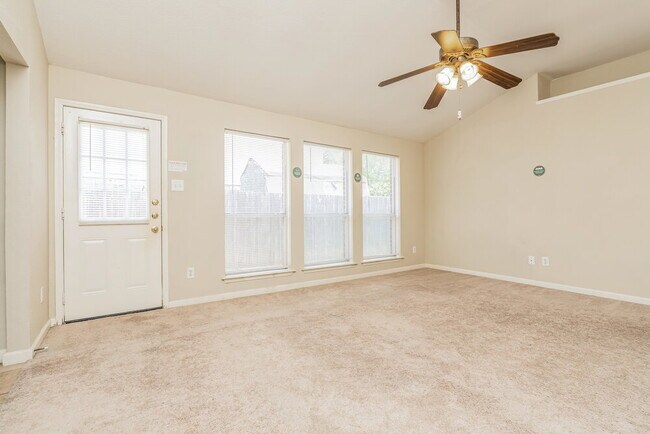 Foto del edificio - 6329 Glen Knoll Dr