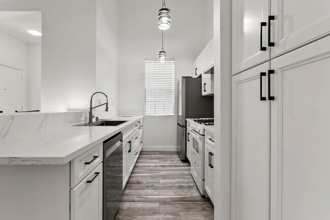 Foto del edificio - 10590 Lakeside Dr N