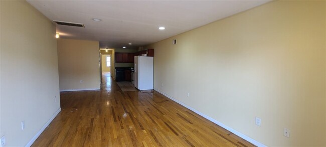 Building Photo - 9 Morton Pl