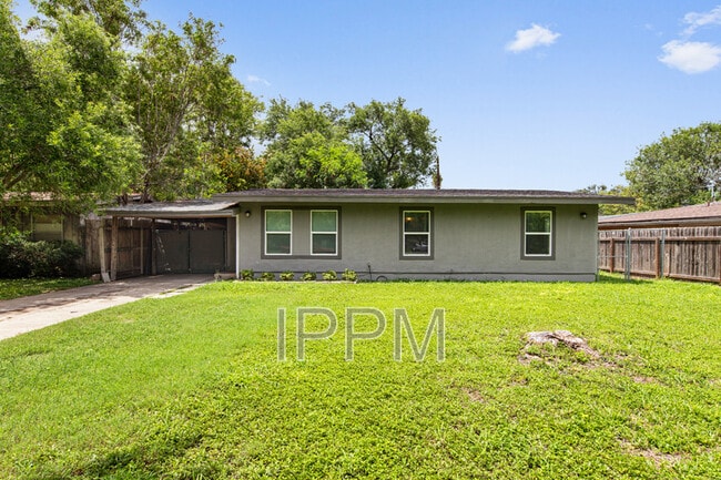 Building Photo - 717 E Jim Hogg Ave