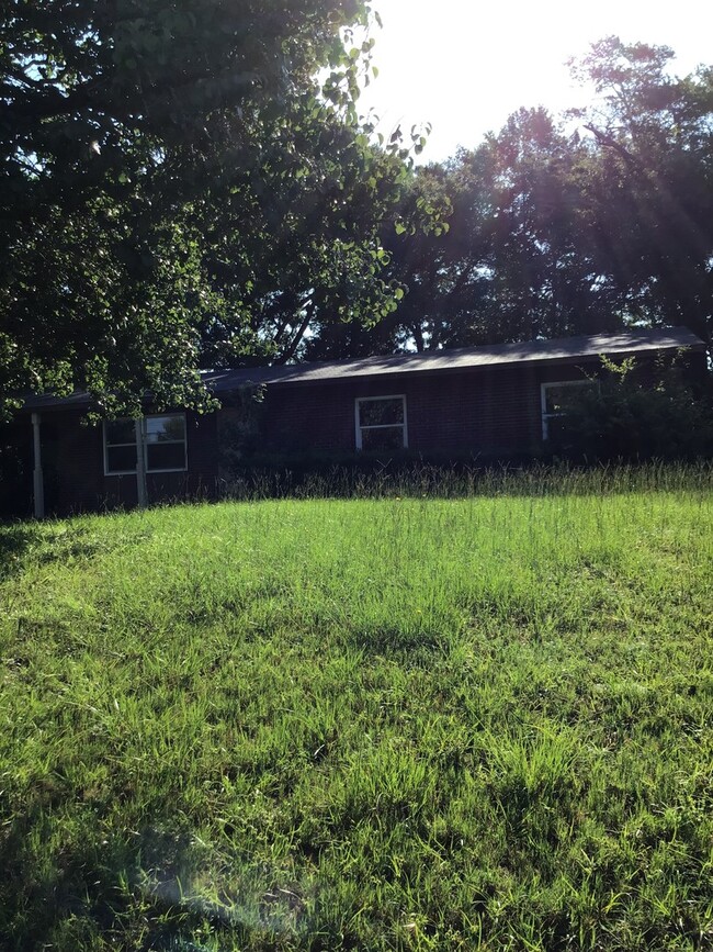 Building Photo - 1040 Amber Dr