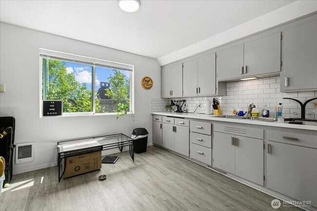 Foto del edificio - FREE 1ST MONTH RENT!! Nice 1 Bed, 1 Bath U...