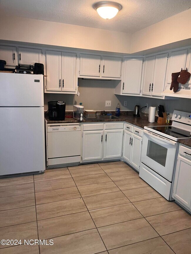 Foto del edificio - 424 Myrtlewood Cir