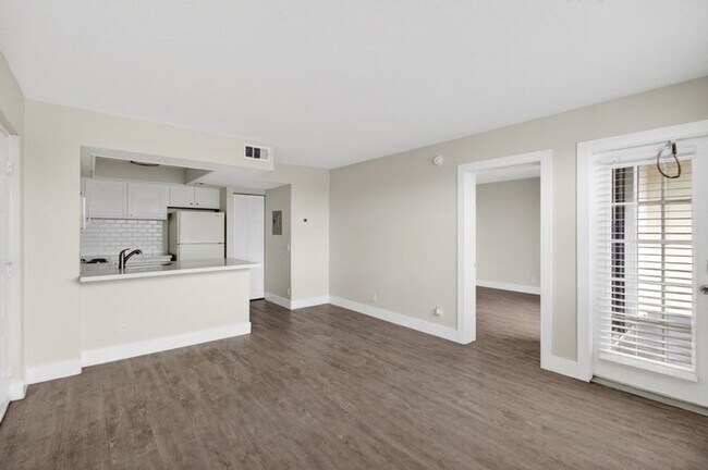 Building Photo - Move-In Ready Rental near Tanger Outlets!