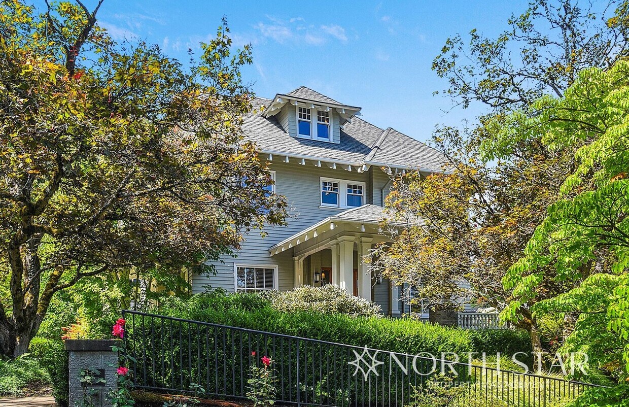 Foto principal - Live in a National Historic Home