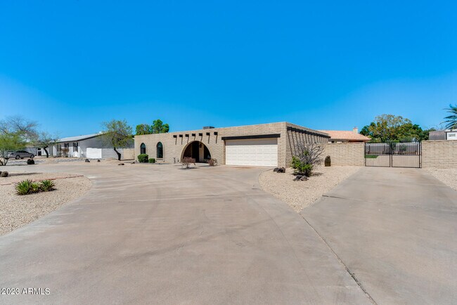 Foto del edificio - 5016 W Tierra Buena Ln