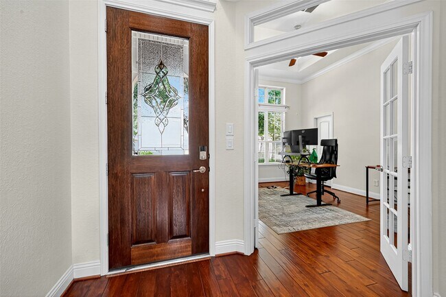 Foto del edificio - 122 Lindenberry Cir