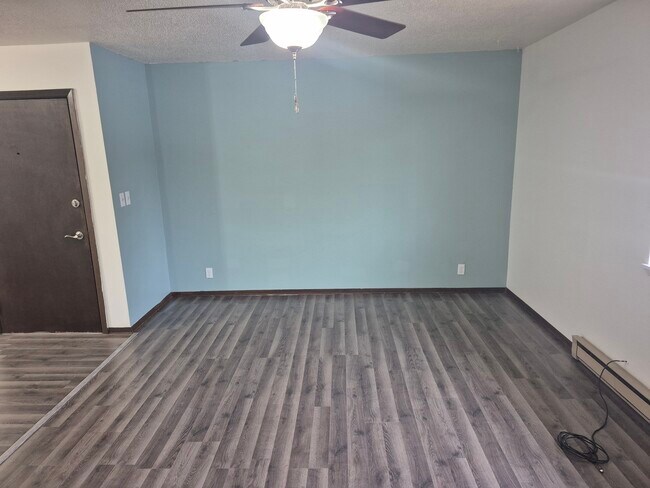 Living room - 802 Broadway Ave