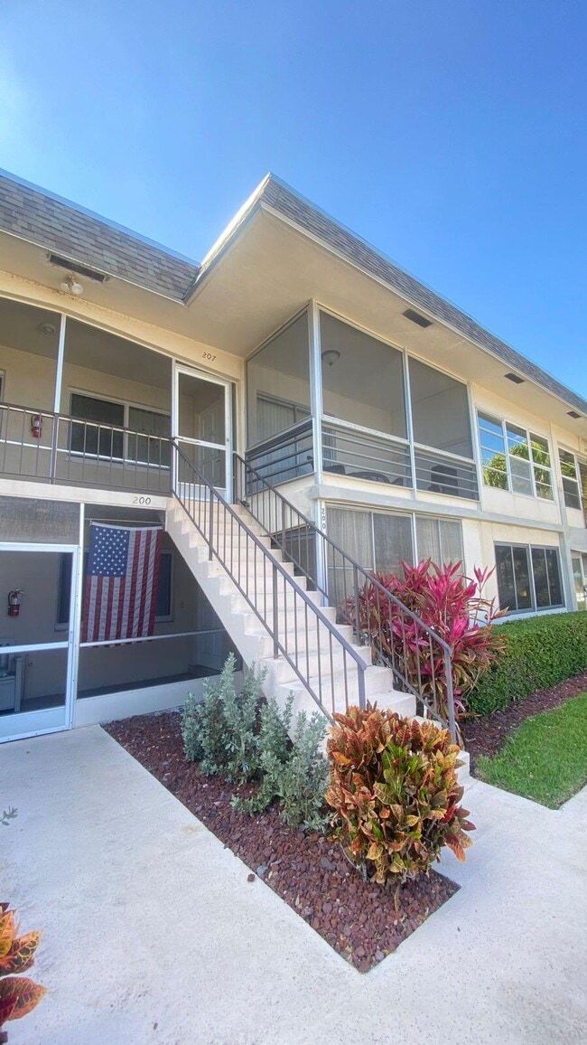 Building Photo - 200 Stratford O