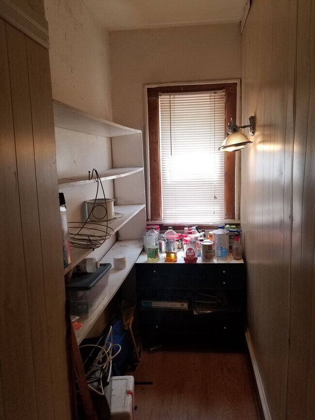 Pantry - 1507 E 22nd St