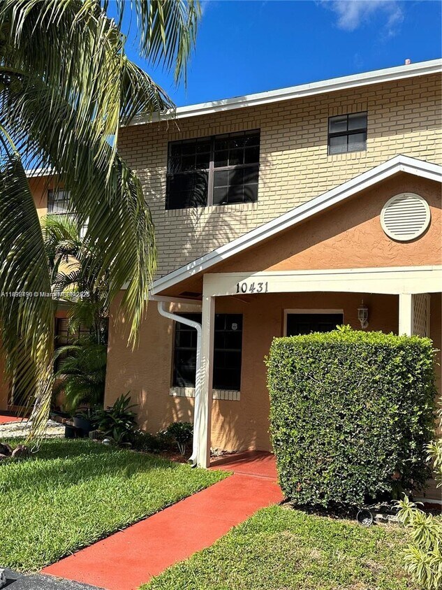 Foto principal - 10431 NW 3rd St