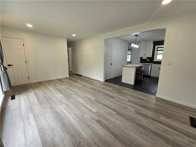 Foto del edificio - 351 Hollybrook Rd
