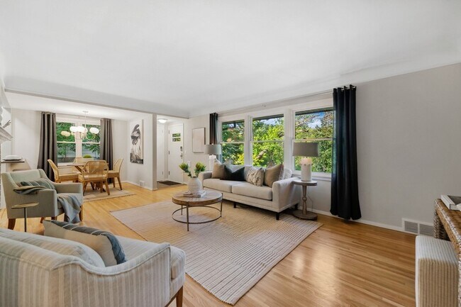 Foto del edificio - 3424 Abbott Ave N