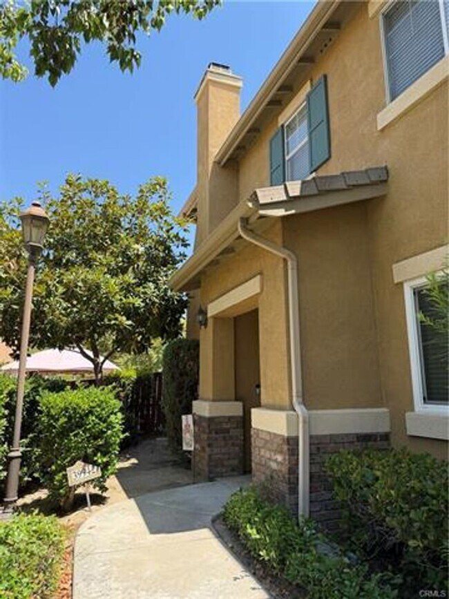 Foto del edificio - Beautifully designed townhome