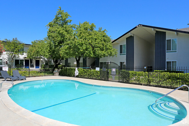 Primary Photo 12 - Olive Square Apartments