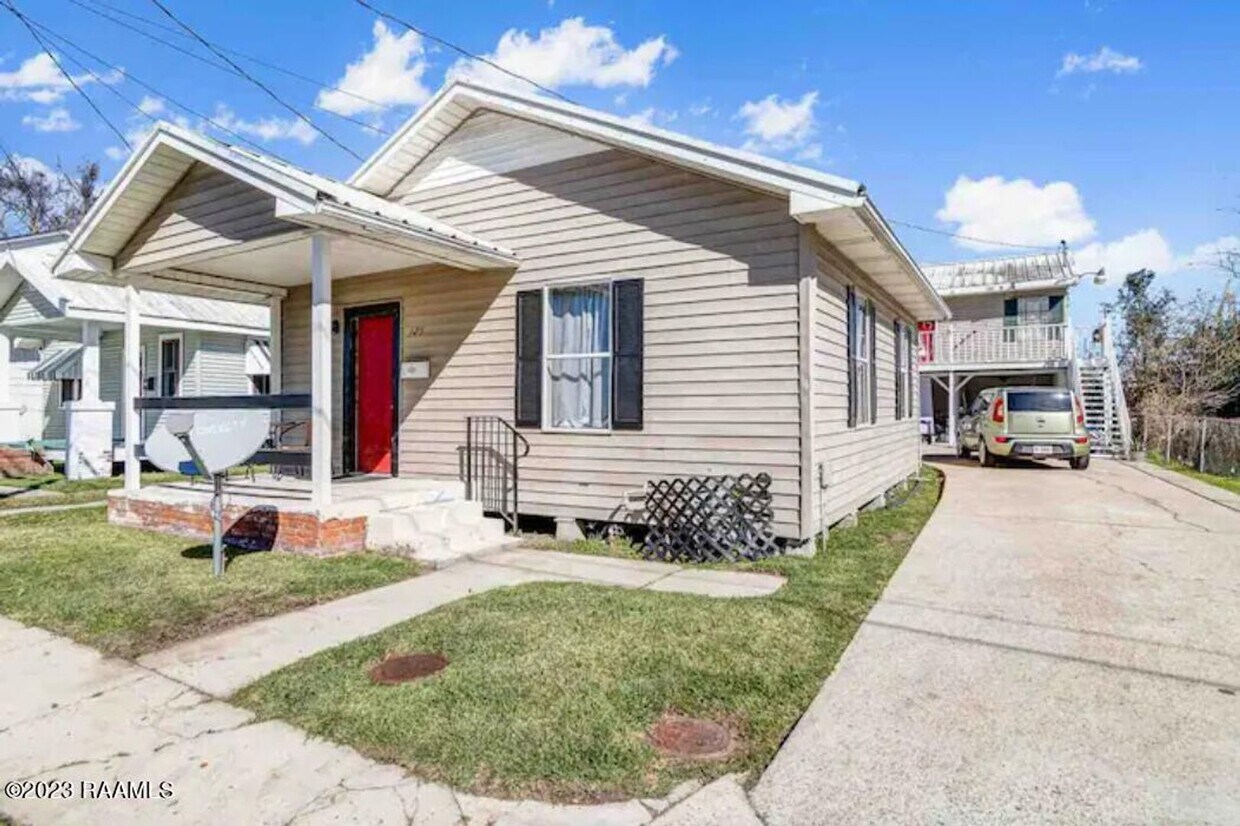 Primary Photo - Furnished 2 Bed 1 bath Home for Rent