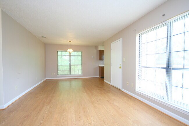 Building Photo - 111 Westscott Dr