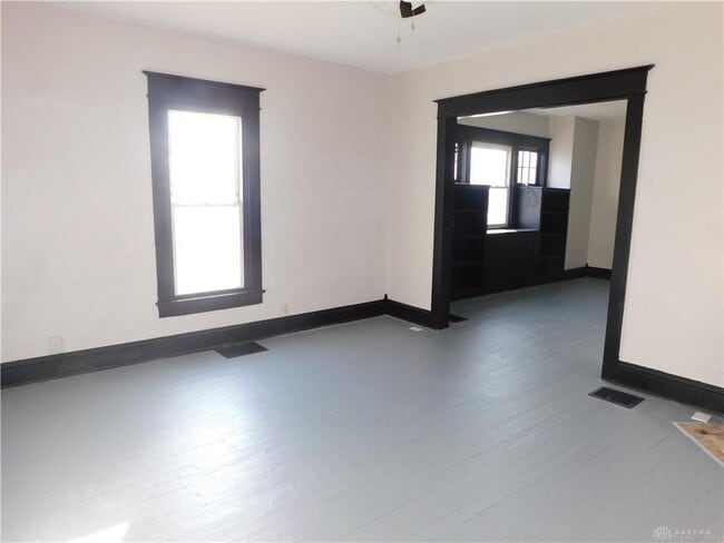 Building Photo - 611 W Columbia St