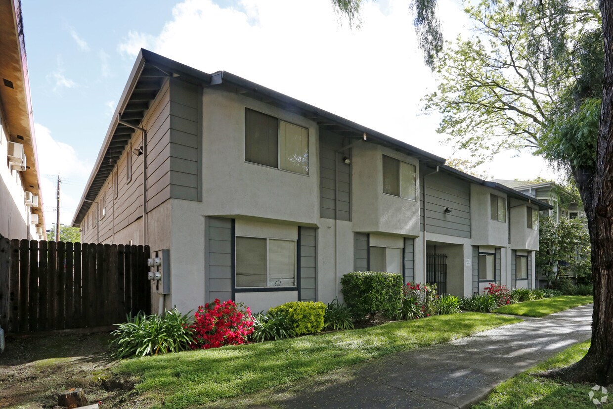Building Photo - Waverly Court