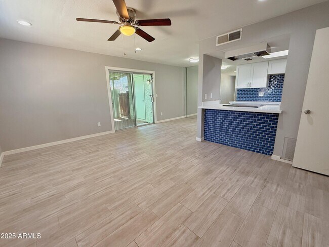 Foto del edificio - 10227 N 7th Pl