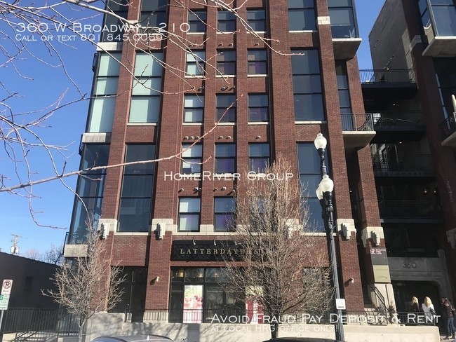 Building Photo - 360 Broadway