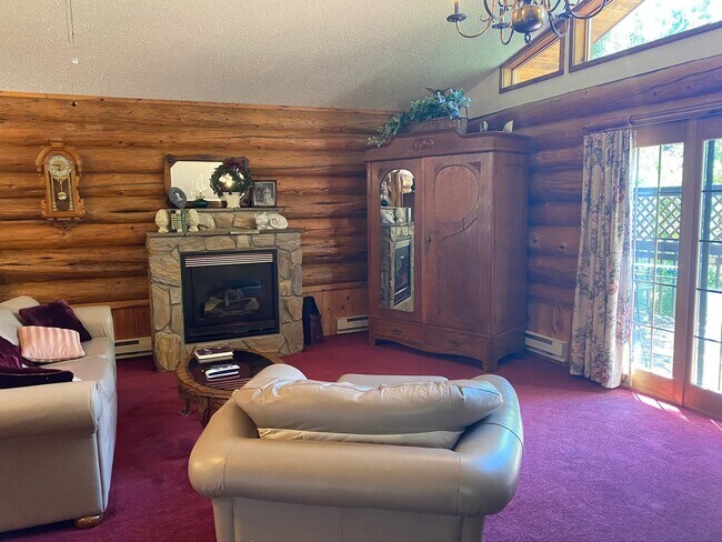 Foto del edificio - ONE ROOM | 1 BATH | LOG COUNTRY COTTAGE IN THE HILLS