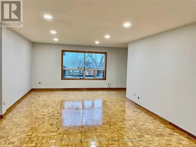 Photo du bâtiment - 1537 Dundas St W