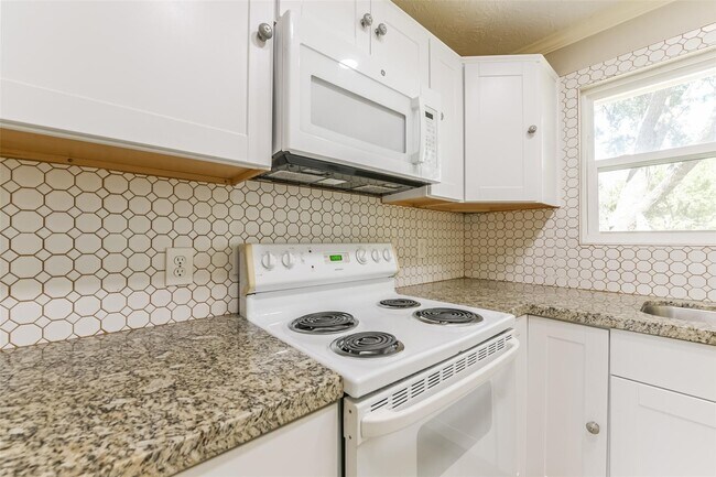 Foto del edificio - 2502 Drummer Dr