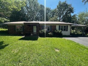 Building Photo - 401 Embry Villa Dr