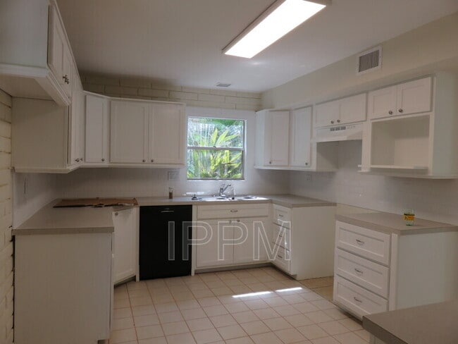 Building Photo - 5108 Manana Cir