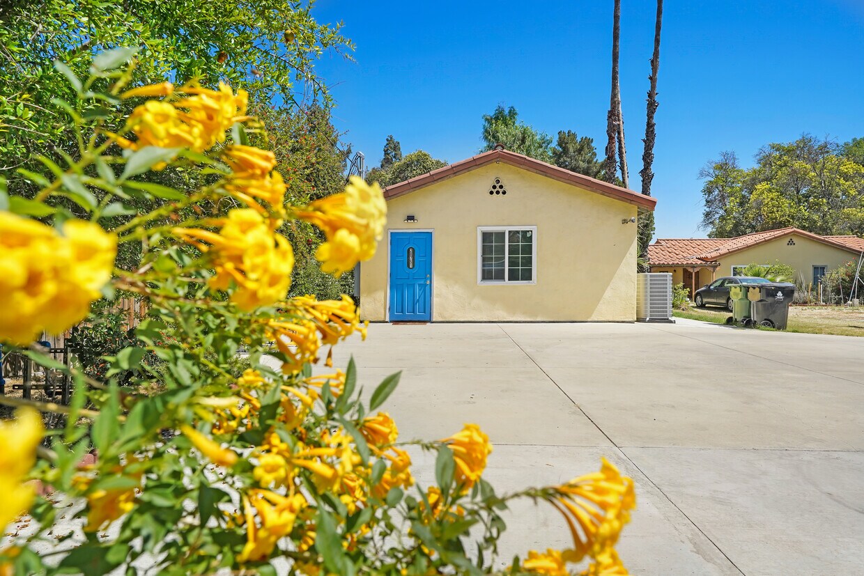 Foto principal - 20751 Parthenia St